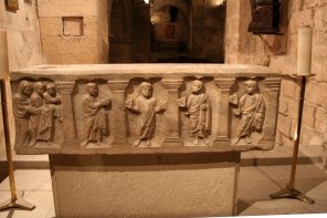 마르세유의 성 욧한 카시아노의 석관_photo by Robert Valette_in the crypt of the Abbey of Saint-Victor in Marseille_France.jpg